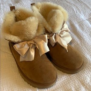 Women’s Short Ugg Boots with Bow